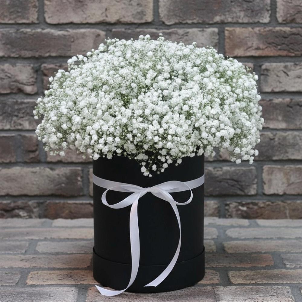 Цветочная композиция из Гипсофила в шляпной коробке в Котельниче