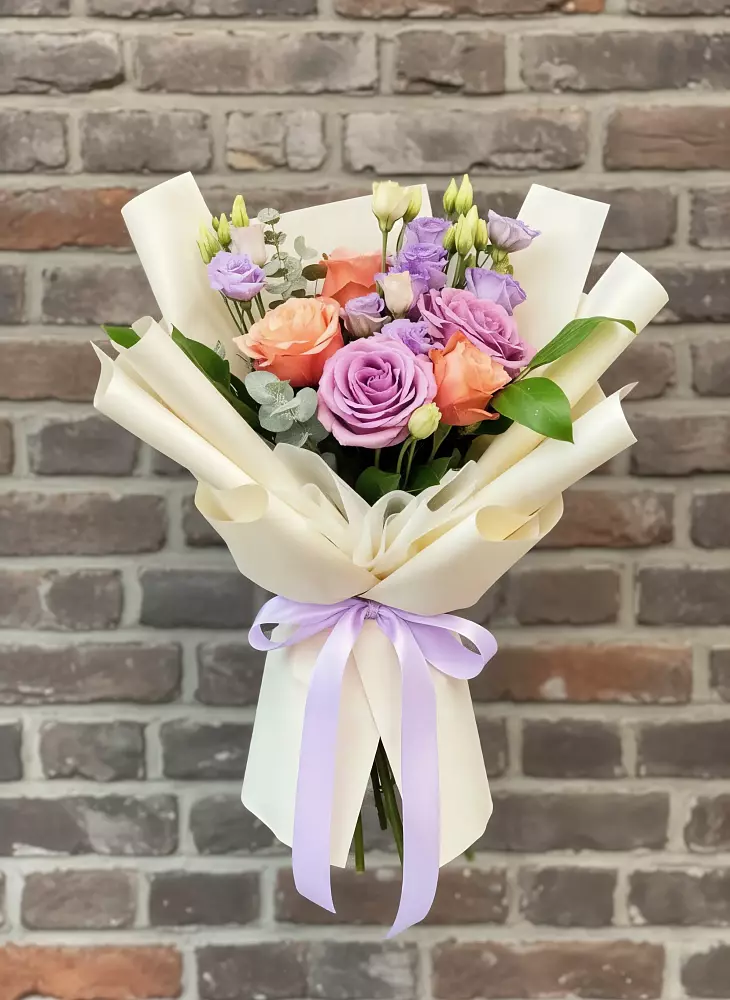 Букет цветов из: Лизиантусы и Розы в Котельниче