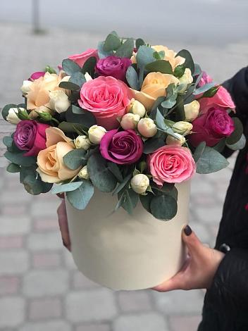 Цветочная композиция из Розы в шляпной коробке в Котельниче