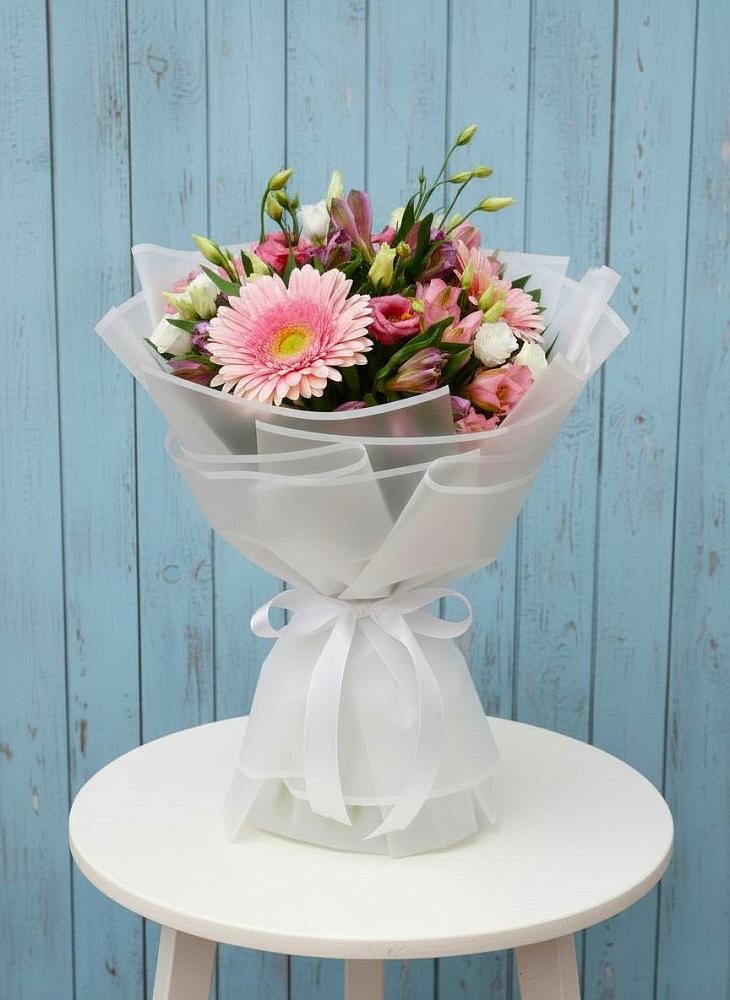 Букет цветов из: Герберы, Альстромерии и Лизиантусы в Котельниче