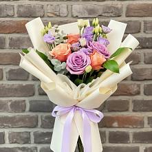 Букет цветов из:  Лизиантусы и Розы в Котельниче
