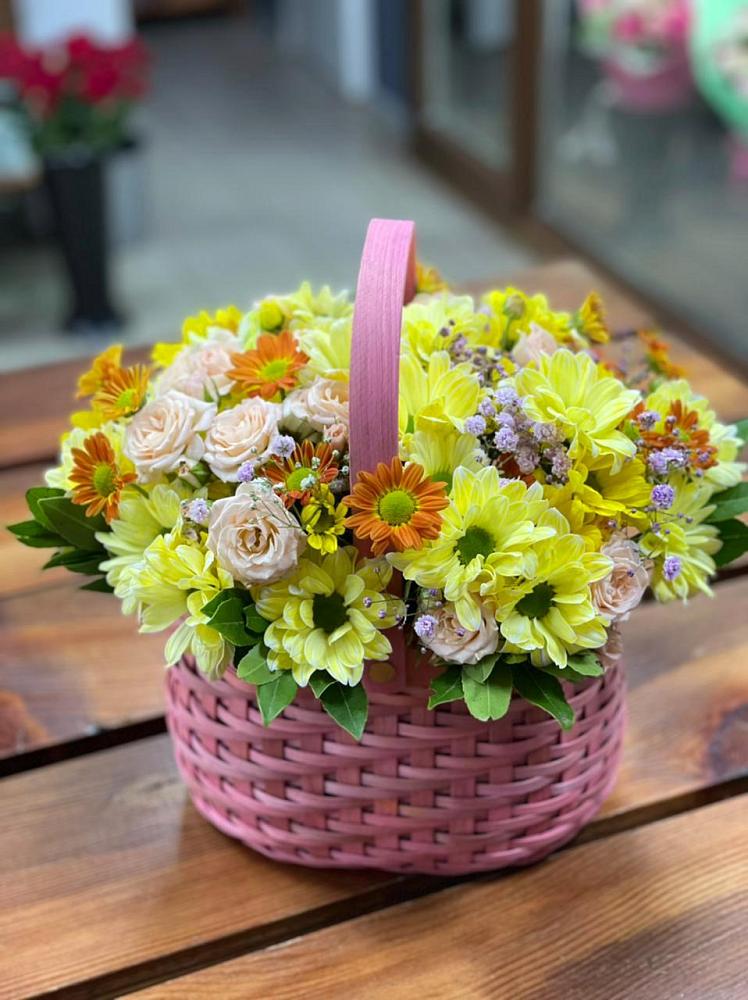Цветочная композиция из Хризантемы и Розы в корзине в Котельниче