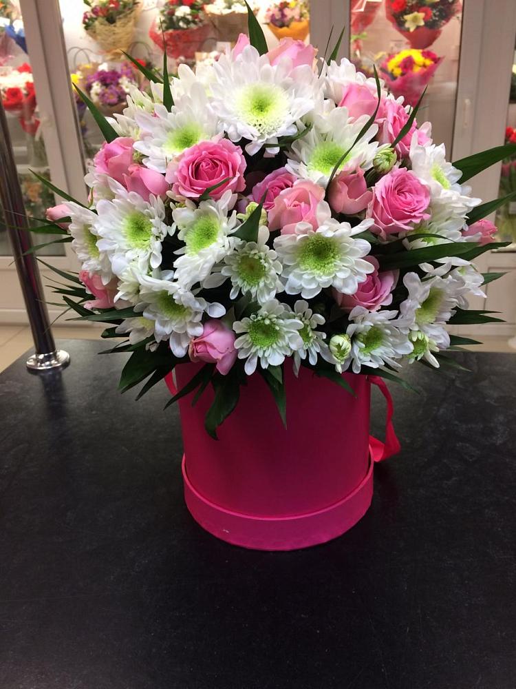 Цветочная композиция из Розы и Хризантемы в шляпной коробке в Котельниче