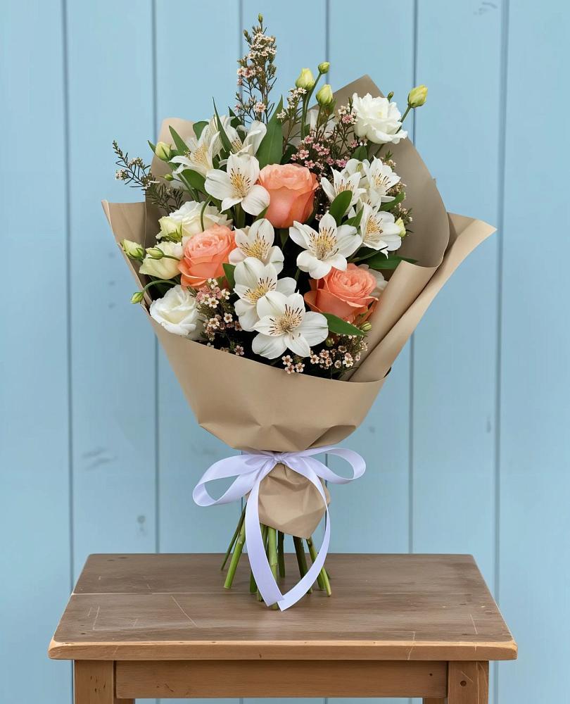 Букет цветов из: Альстромерии, Лизиантусы, Розы и Хризантемы в Котельниче