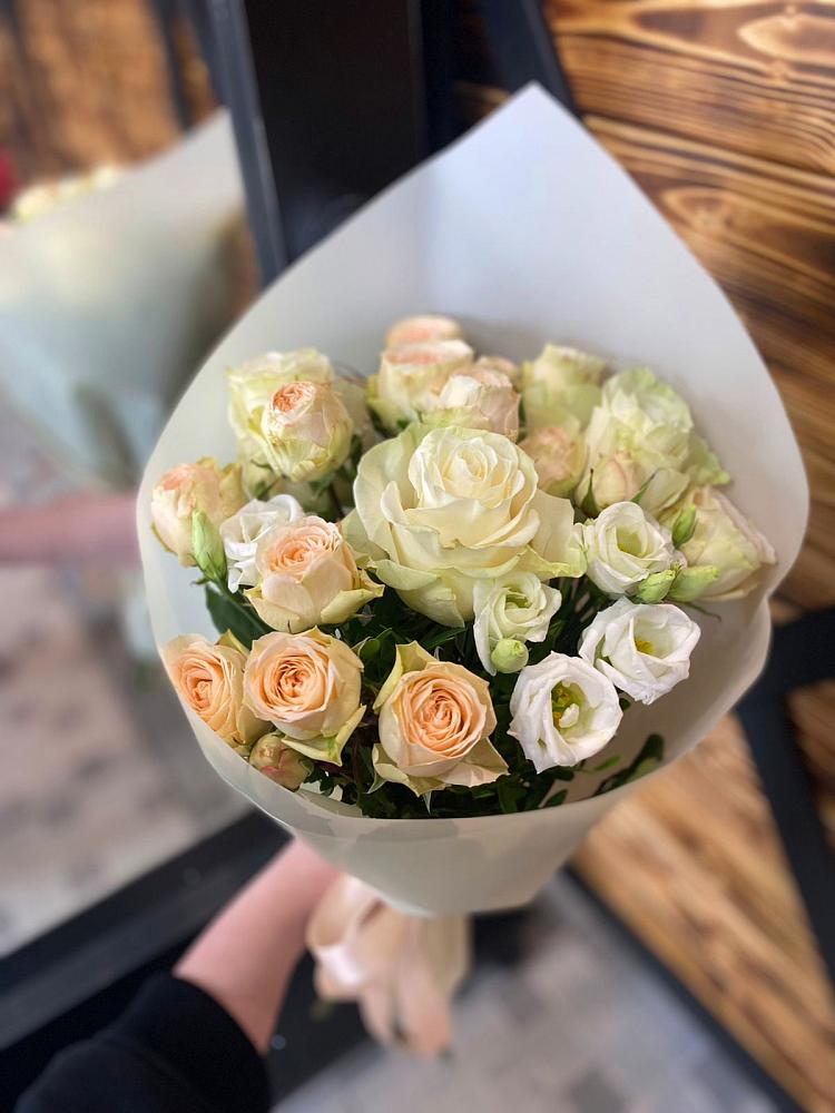 Букет цветов из: Розы и Лизиантусы в Котельниче